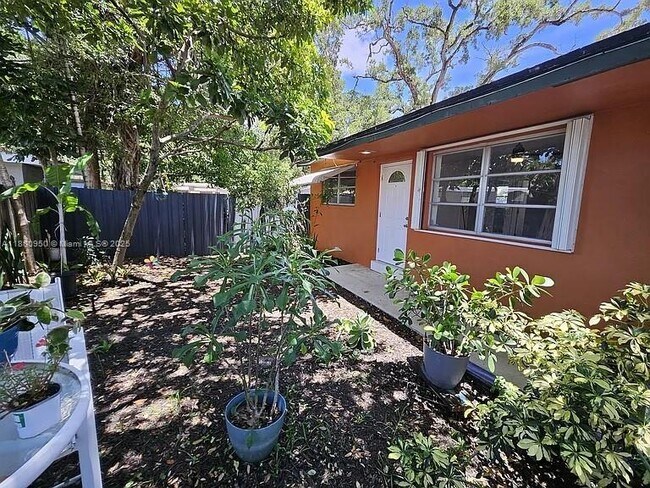 Photo - 4920 SW 28th Terrace Unit 1-2