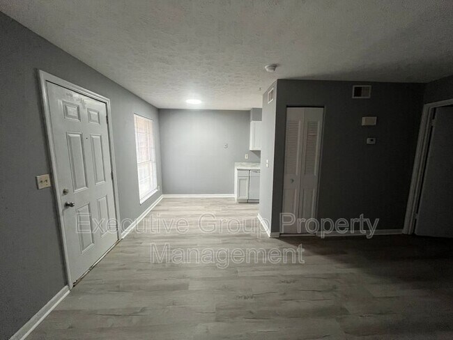 Photo - 246 Elmwood Dr