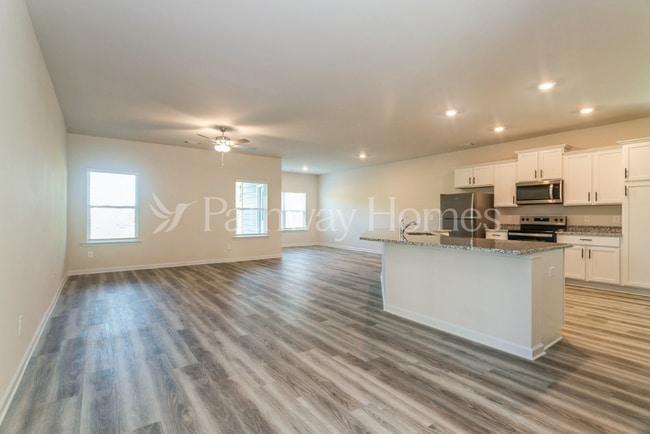 Photo - 630 Mackenzie Cv