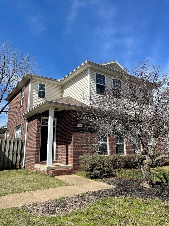 Building Photo - 410 Ash St
