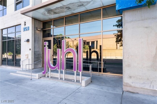 Photo - 353 E Bonneville Ave Unidad 711 Rental