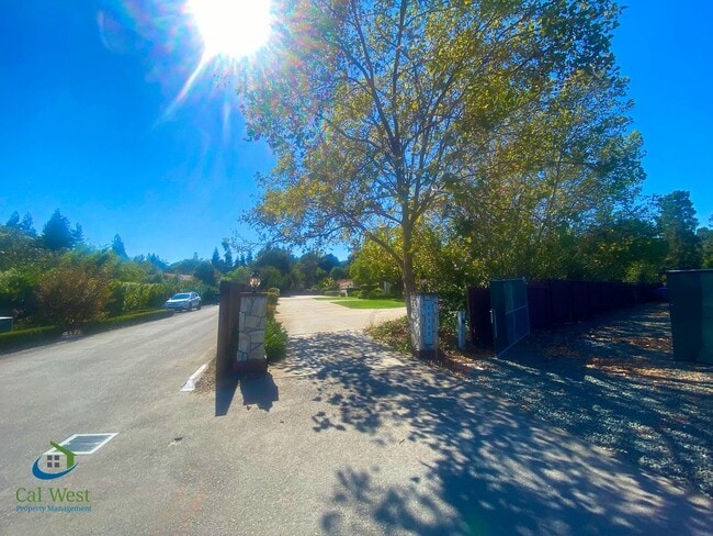 Building Photo - $9595 - 6 Bed/4.5 Ba Executive Home in Los Altos HIlls/With Pool/Separate Inlaw Unit