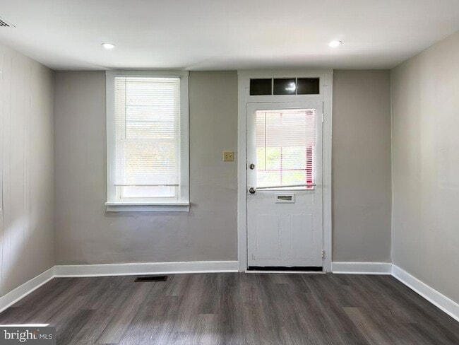 Photo - 127 N Prince St