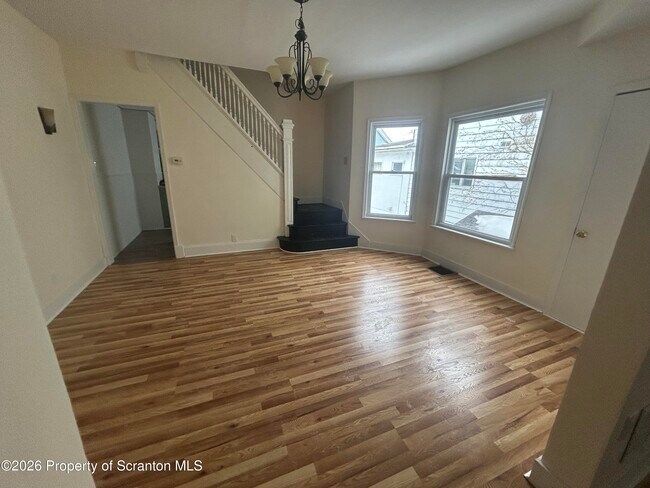 Photo - 610-610 N Sumner Ave