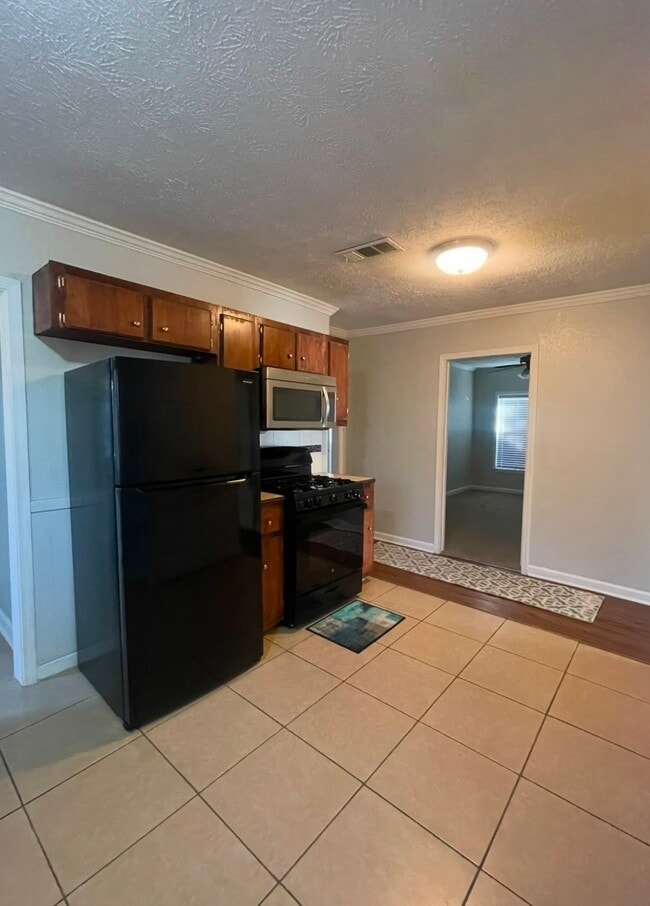 Photo - 2052 N Robison Rd