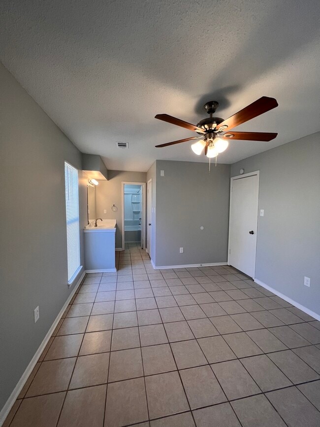 Photo - 6270 Jamestown Dr