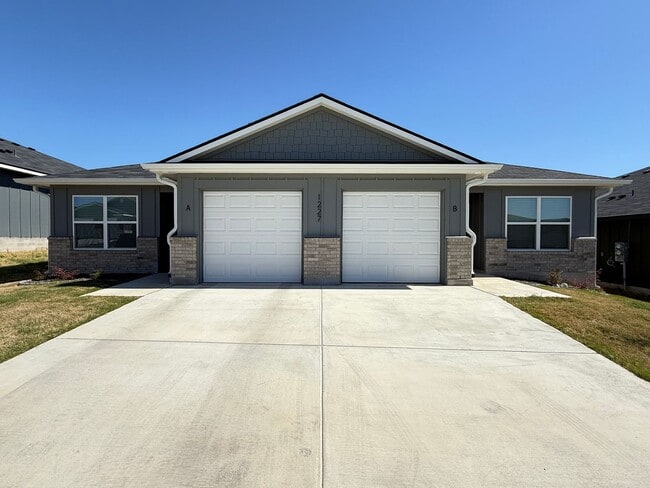 Building Photo - 1227 Concord Dr Unit 1227 Concord Drive -  B