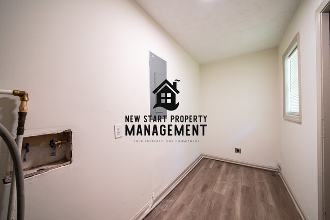 Photo - 1352 Baker St