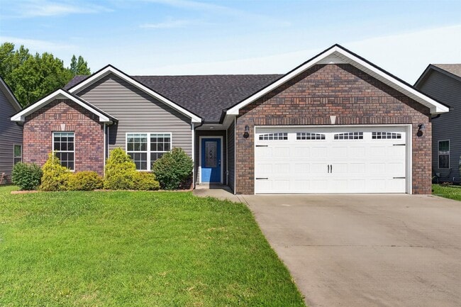 Building Photo - Pet Friendly Three Bedroom!