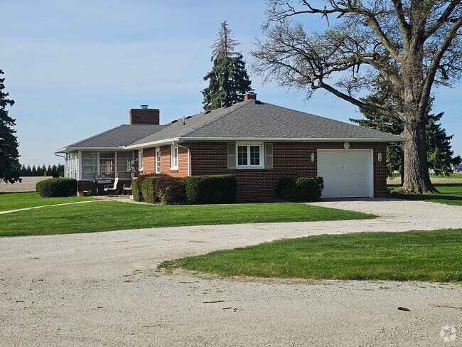 Building Photo - Country Setting, Sprawling Ranch Rental