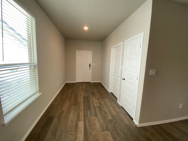 Photo - Fabulous 4/2 single story conveniently loc...