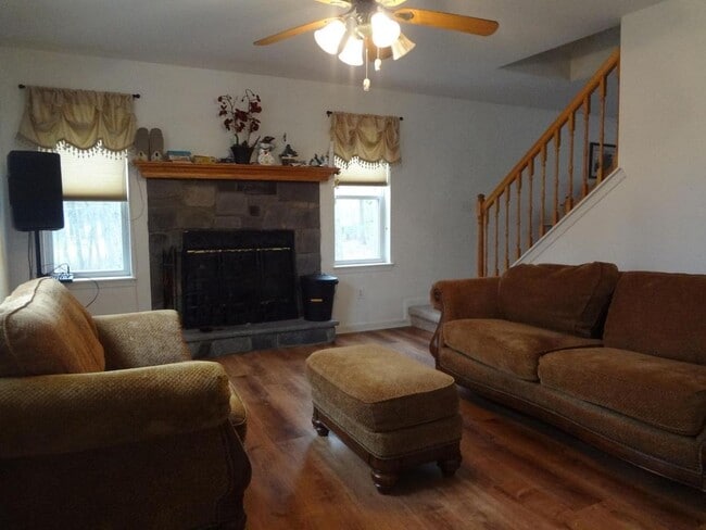 Photo - 108 Meriwill Ln