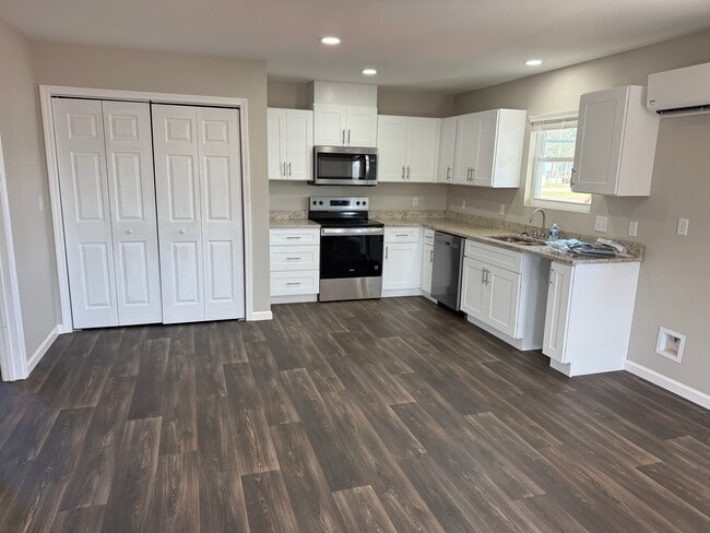 Building Photo - 80 Redwood Ln