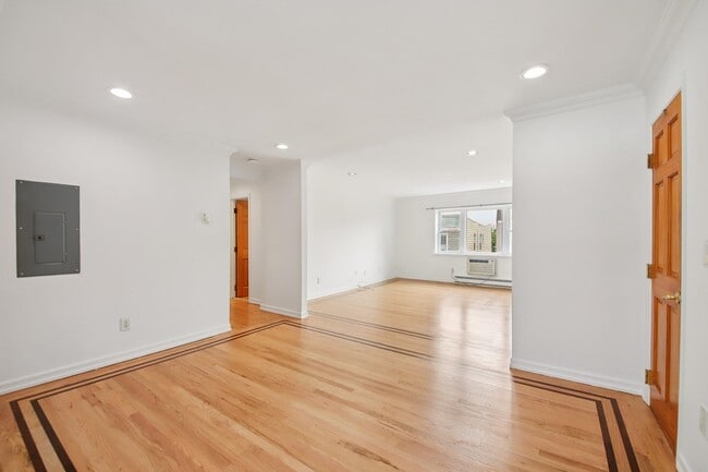 Building Photo - 7405 1st Ave Unit 2 Rental
