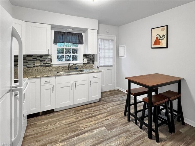 Photo - FOR RENT - BEACH LIVING!