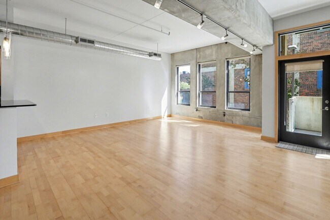 Photo - Condo - $1900 Rent - 2 bed