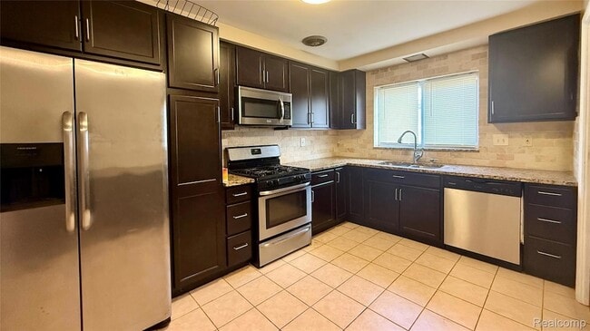 Photo - 24290 Eastwood St