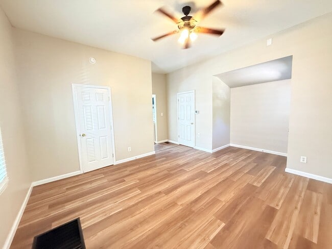 Photo - 1227 Vincennes St