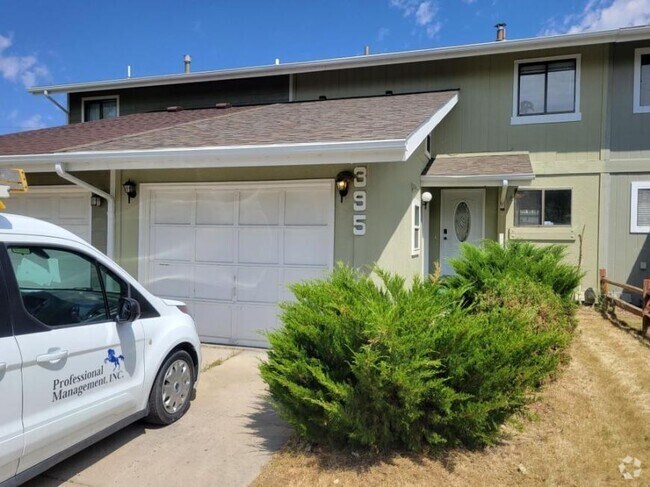 Building Photo - 4 bedroom in Billings MT 59105 Rental