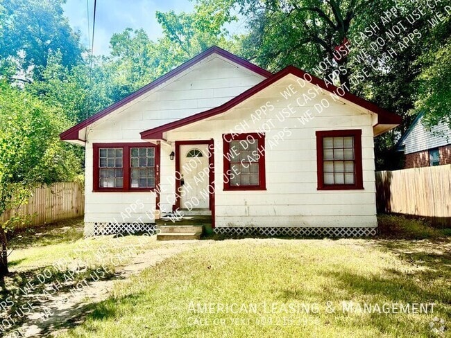 Building Photo - 814 Moore Ave Rental