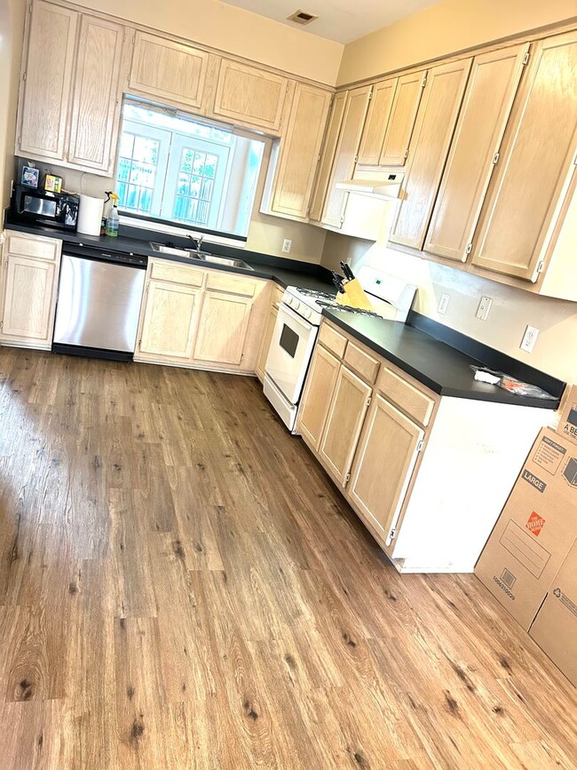 Photo - 2627 Hartley St