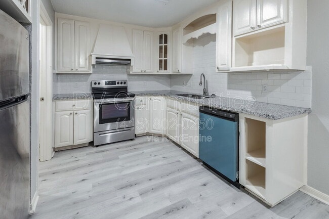 Building Photo - 2107 Lamar Dr