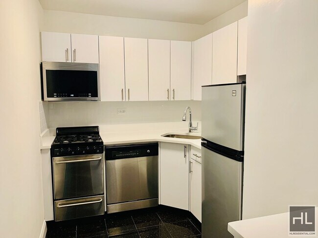 Building Photo - E 16 ST