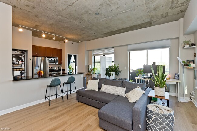 Photo - 2 br, 2 bath Condo - 1122 W Catalpa Ave