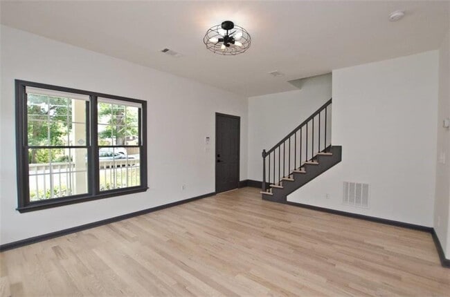 Photo - 931 Fern Ave SE