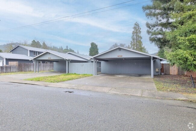 Building Photo - 308 Oak St Unit Oak #d Rental