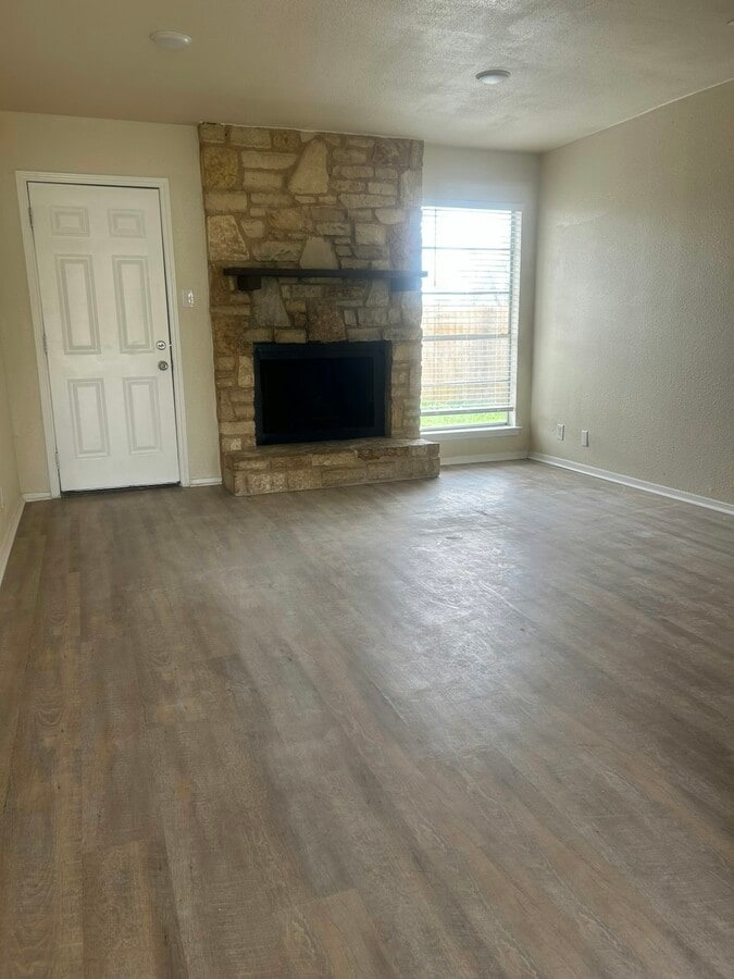 Photo - 901 Betsy Ross Dr