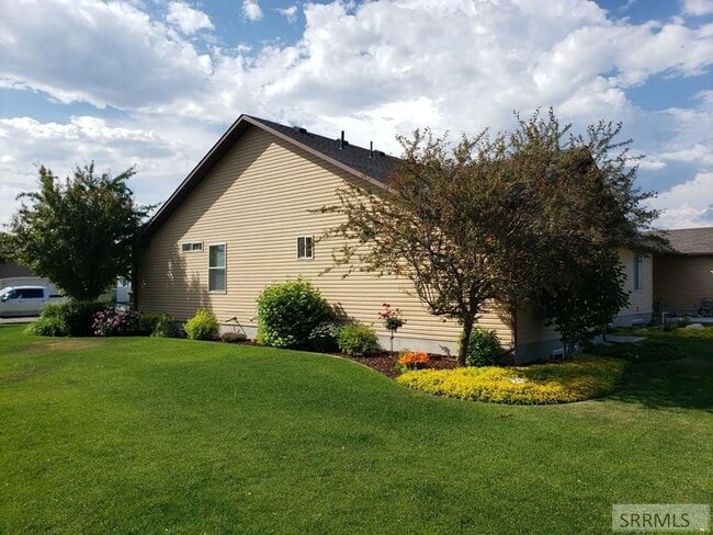 Photo - Charming 3-Bedroom, 2-Bathroom Twin Home in Stonebridge Subdivision