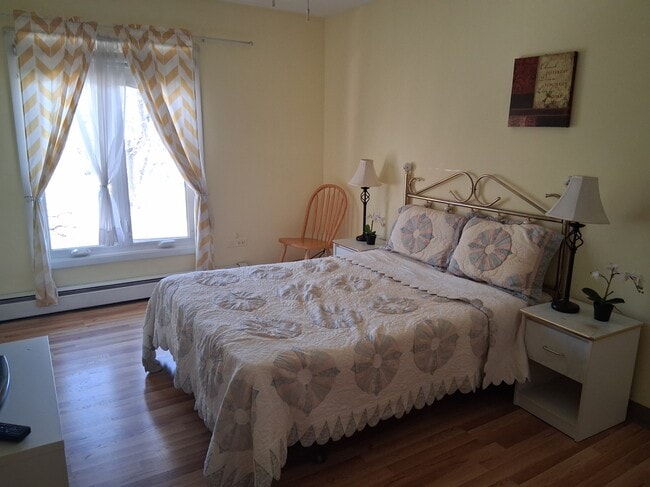 Building Photo - 4133 Saratoga Ave Unit Room to Rent