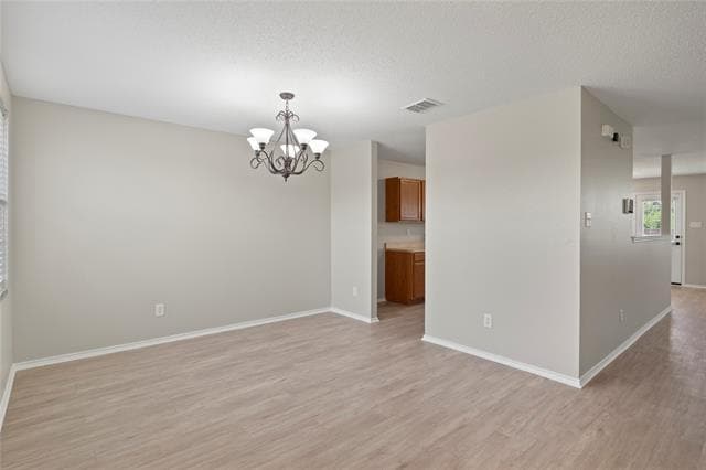 Photo - 605 Hanceville Way