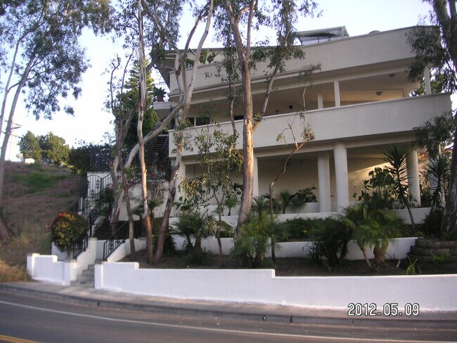 957 N. De La Estrella Entry - 215 E El Portal Unidad 6