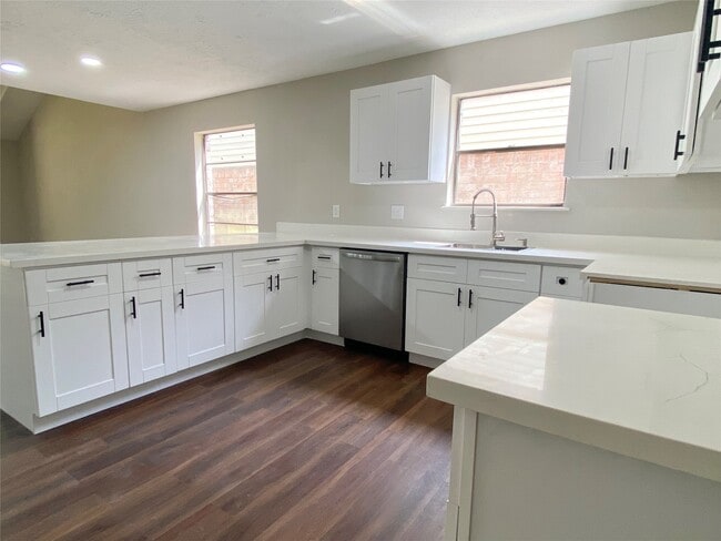 Photo - 2819 Colony Dr