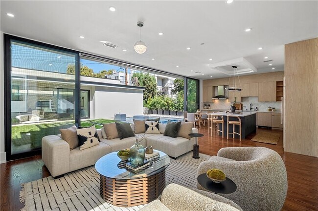 Photo - 14519 Greenleaf St