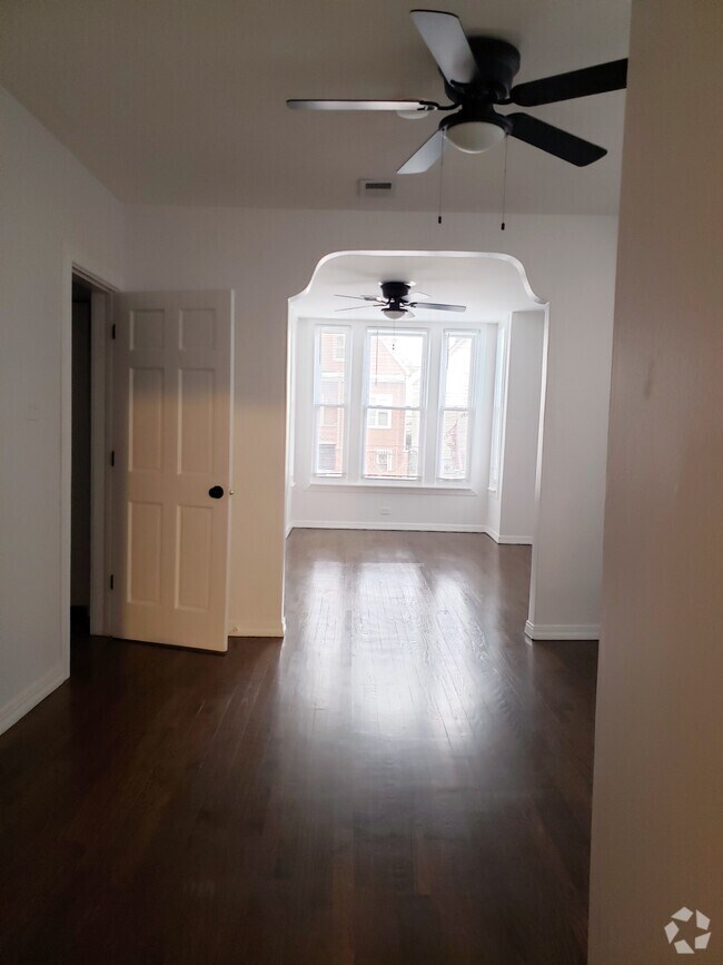 Building Photo - 1936 N Ridgeway Ave Unit 1 Rental