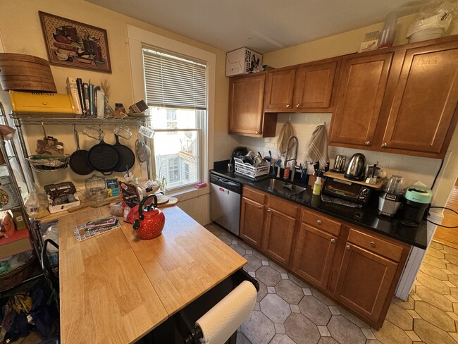 Photo - 176 Elm St Apartments Unit 2