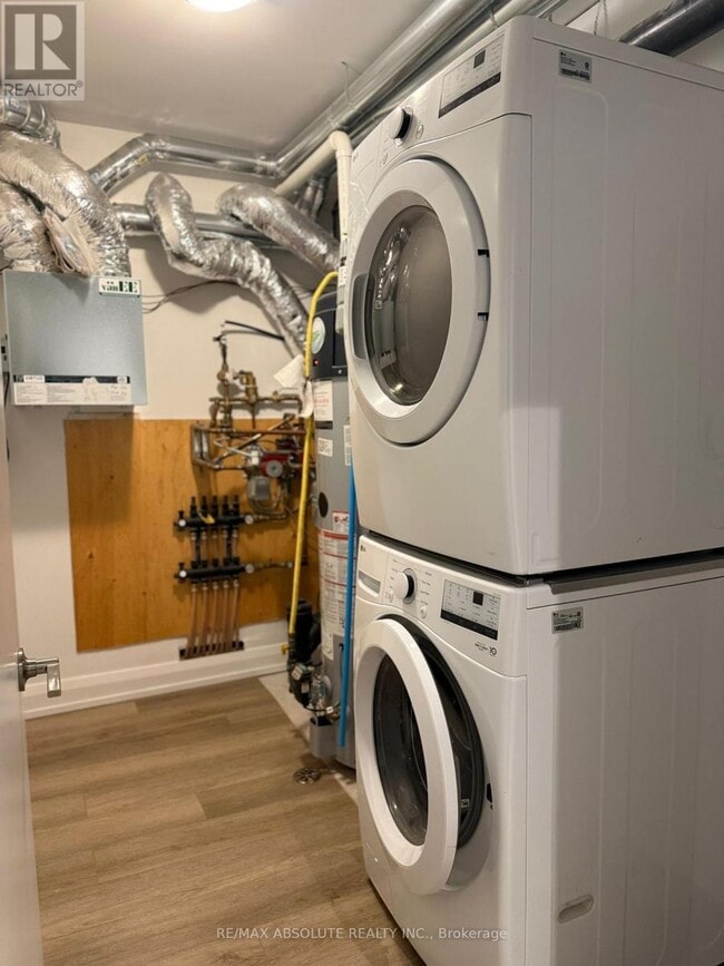 Photo - 270 Byron Ave Unité 0