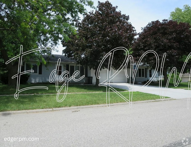 Building Photo - For Rent: 2BR Duplex w/ Garage – Great Loc... Rental