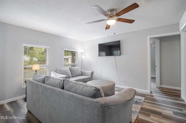 Photo - 226 Milray Ln