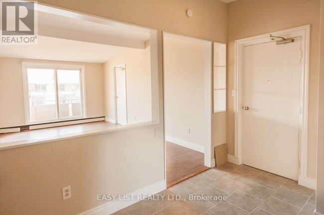 Photo - 8650 Wyandotte St E Unité 34