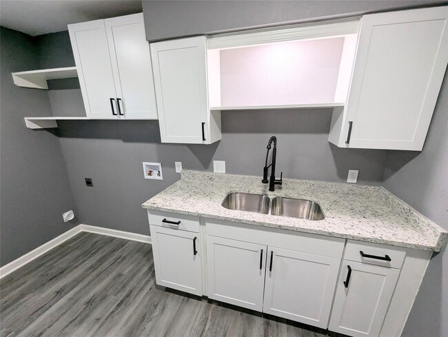 Building Photo - 2015 Rosalee St Unit 1