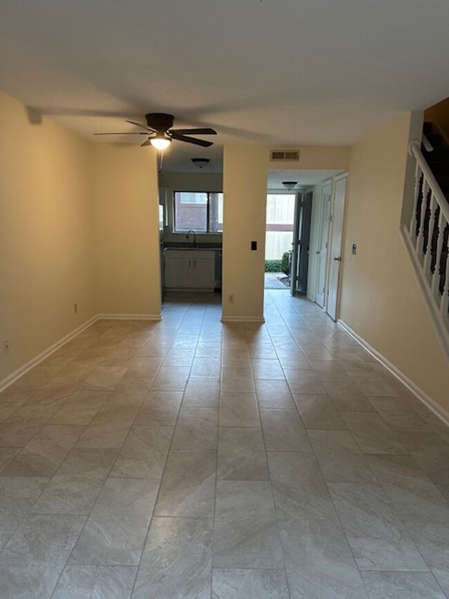 Photo - 353 MARKIN;CHARLES/HSINGFEN Unit 540C