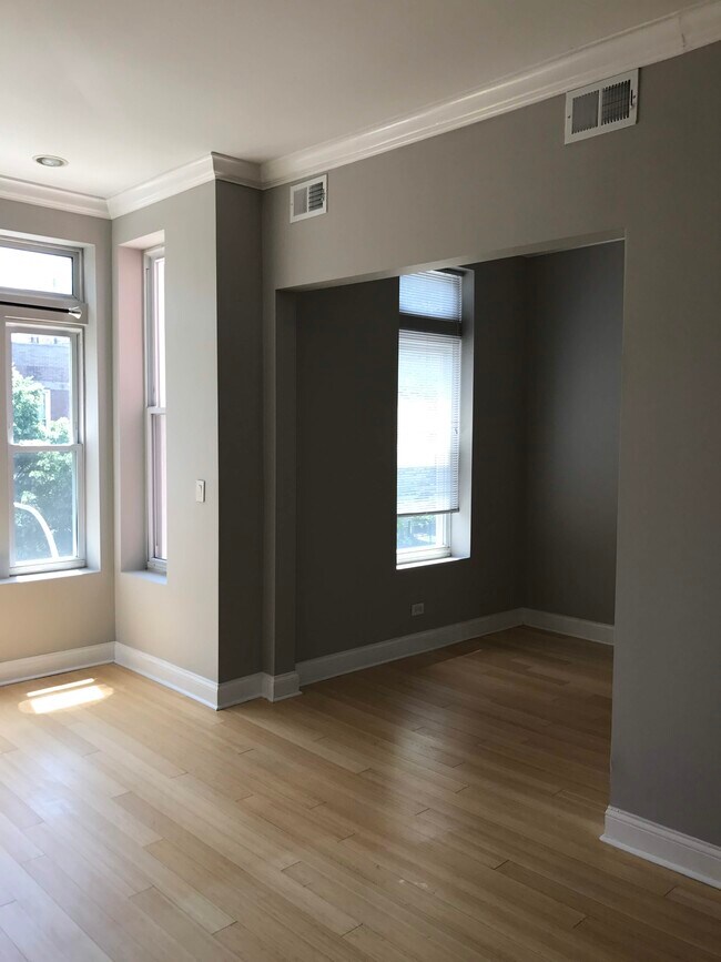 Separate office space or dining room - 2608 W Evergreen Ave Unit 2