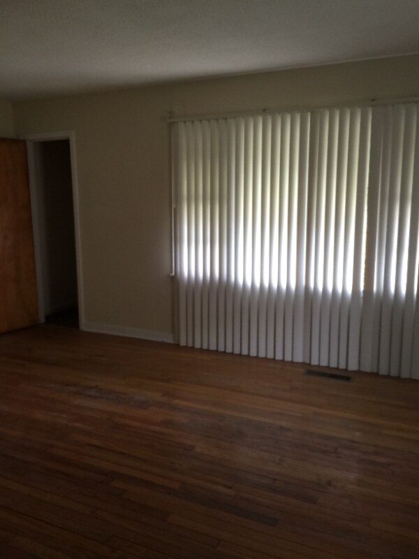 Photo - 621 McCary St SW