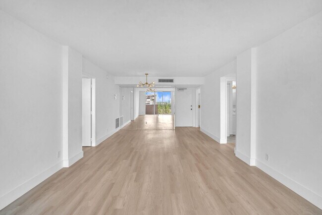 Photo - 777 S Federal Hwy Unidad Rp907