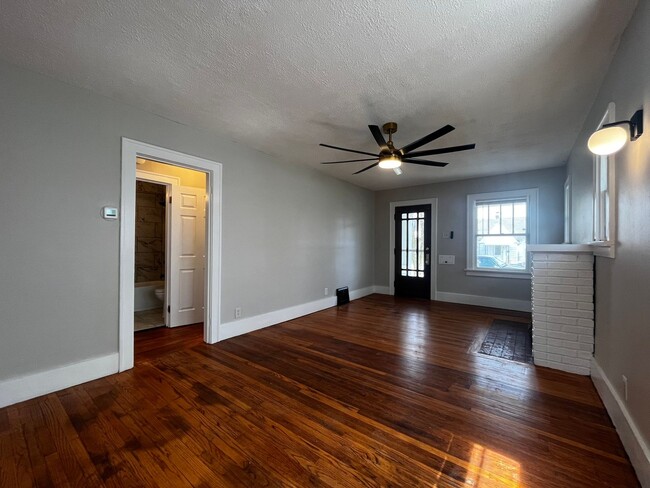 Photo - 1643 Hinton Dr