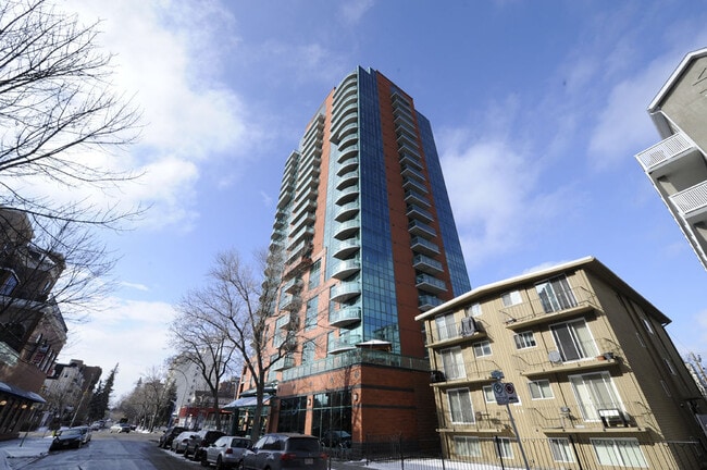 Photo - 836-1915 15 Ave SW